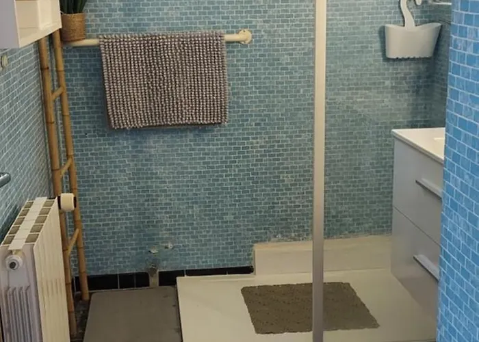 04 Luberon 3 8 Personnes * Vachères