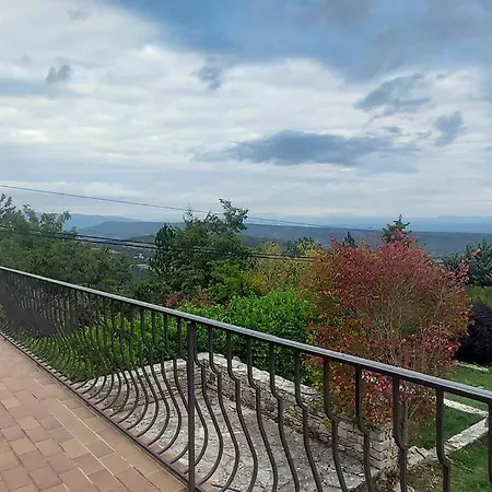 04 Luberon 3 8 Personnes Vachères