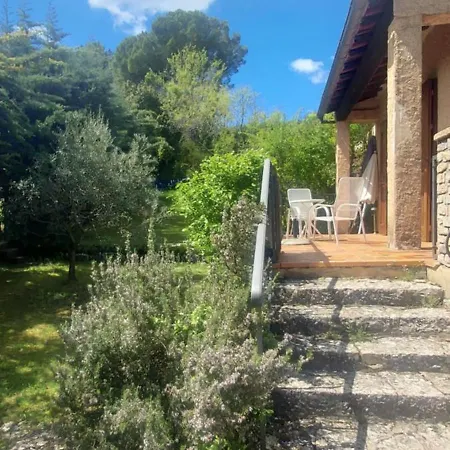 04 Luberon 3 8 Personnes * Vachères