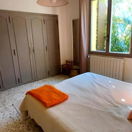 04 Luberon 3 8 Personnes Vachères