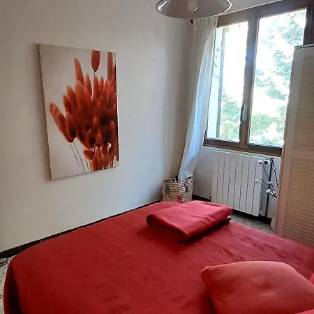 04 Luberon 3 8 Personnes * Vachères