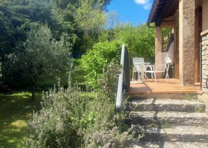 04 Luberon 3 8 Personnes * Vacheres